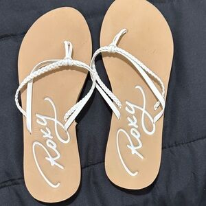 Roxy Women's Tan and White Sandals